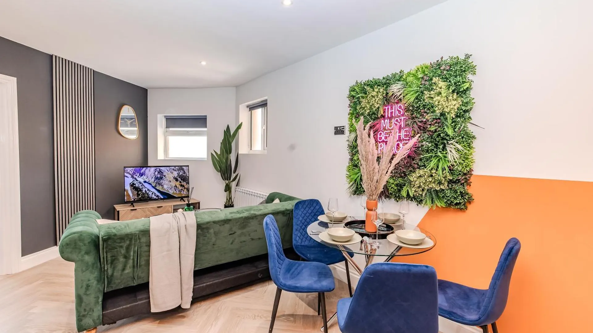 Super Central 2 Bedroom Flat Next To Brighton Shopping Center & Beach