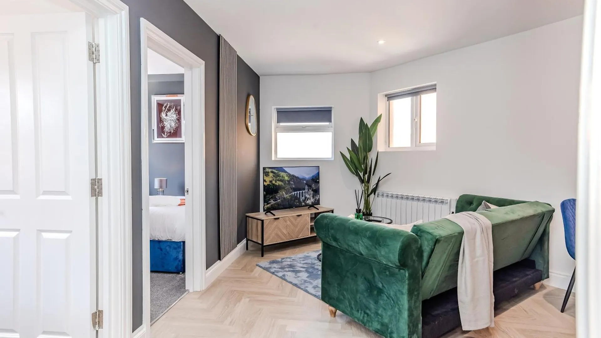 Super Central 2 Bedroom Flat Next To Brighton Shopping Center & Beach Apartment