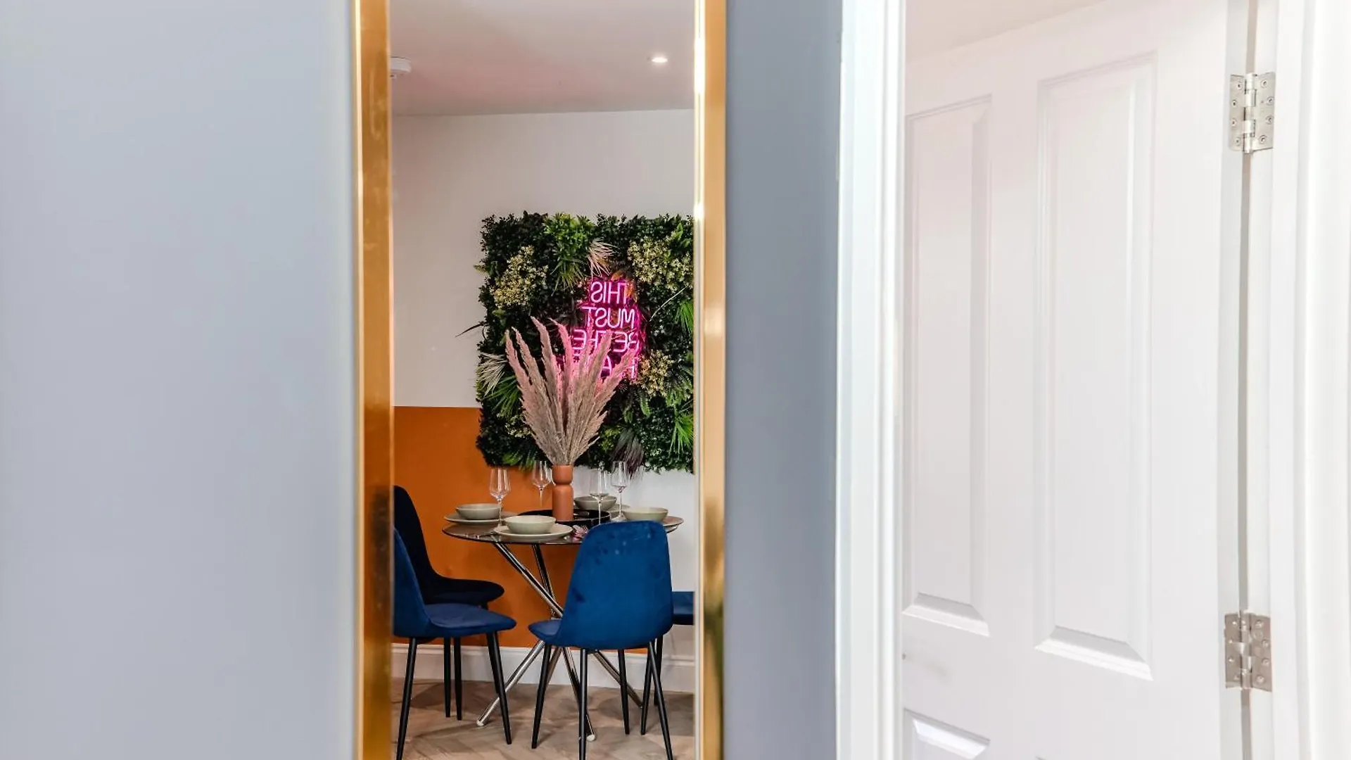 Super Central 2 Bedroom Flat Next To Brighton Shopping Center & Beach 0*,