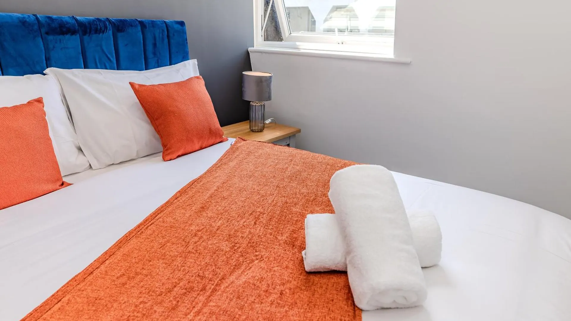 Super Central 2 Bedroom Flat Next To Brighton Shopping Center & Beach
