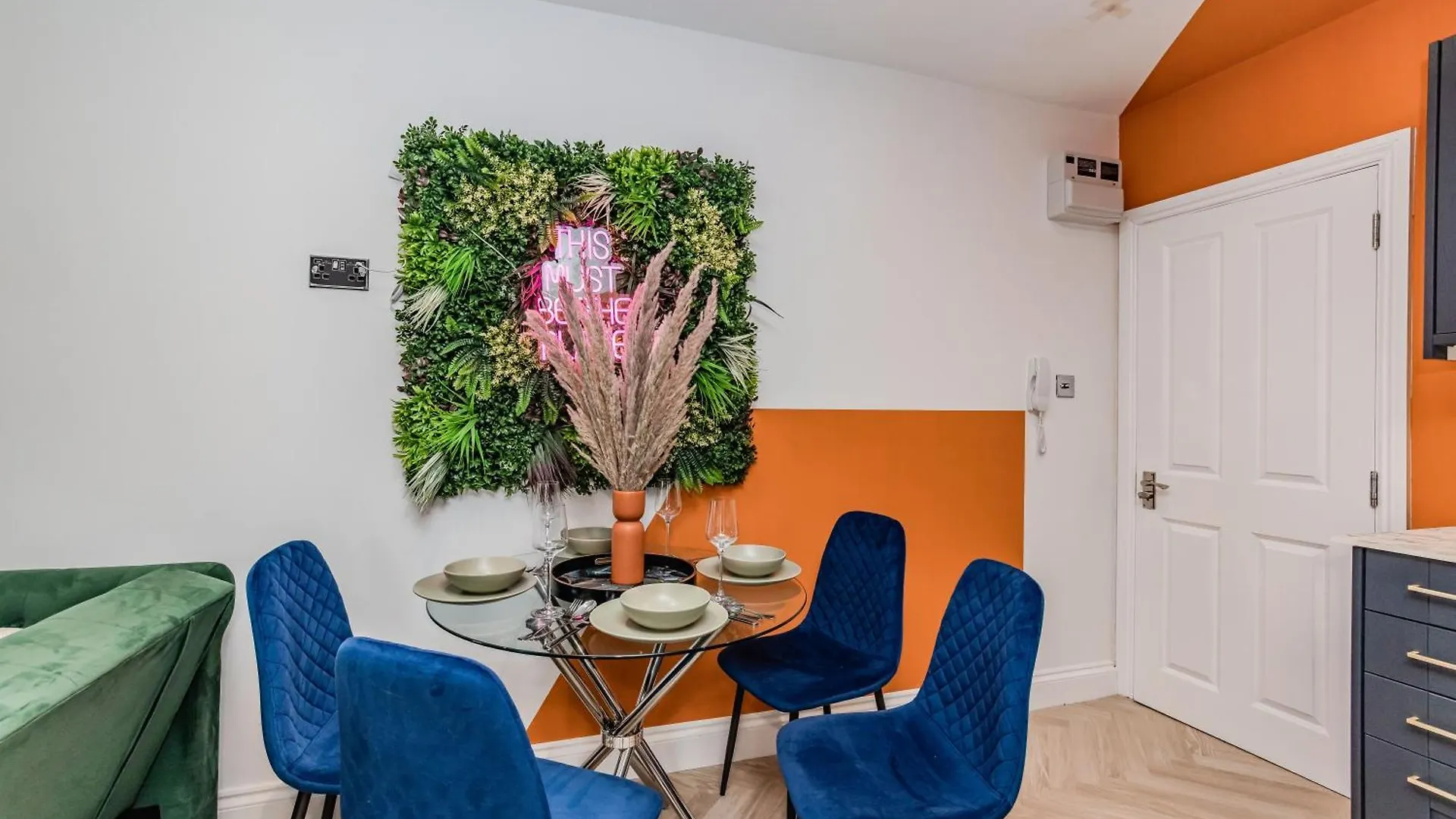 Super Central 2 Bedroom Flat Next To Brighton Shopping Center & Beach 0*,  Großbritannien